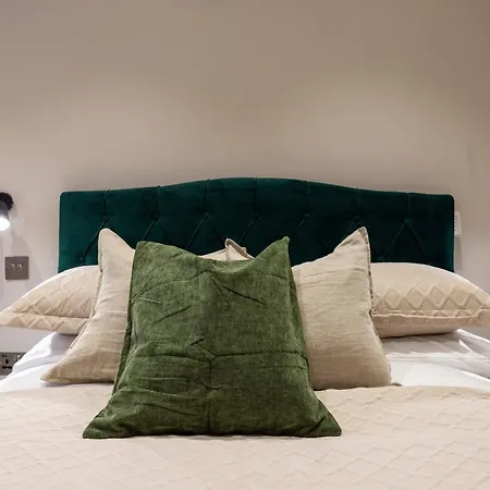 Heart Of Gem Ls1 Free Secure Parking Apartment