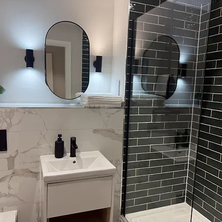 Heart Of Gem Ls1 Free Secure Parking Apartment *