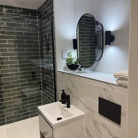 Heart Of Gem Ls1 Free Secure Parking Apartment