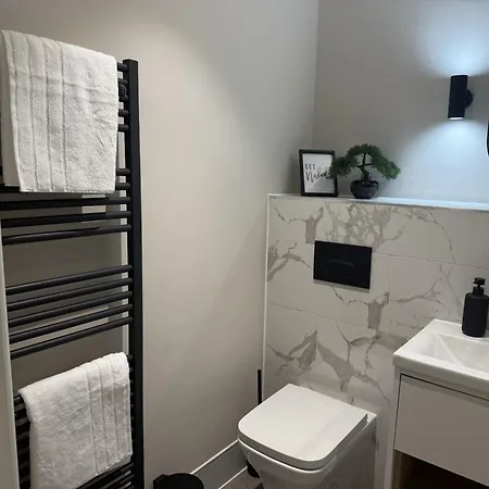 Heart Of Gem 2 Bed 2 Bathroom Лідс